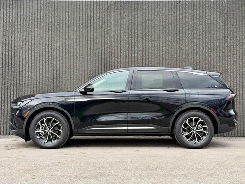 Infinite Black Metallic 2026 Lincoln Nautilus Premiere