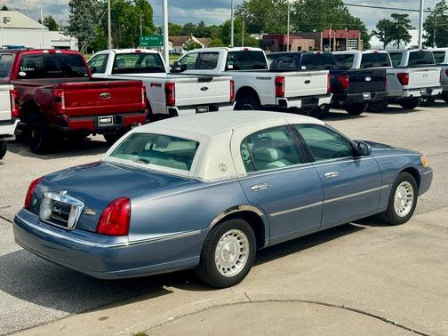 1999 Lincoln Town Car Executive