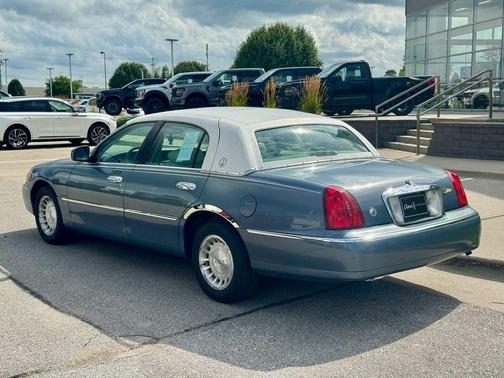 1999 Lincoln Town Car Executive