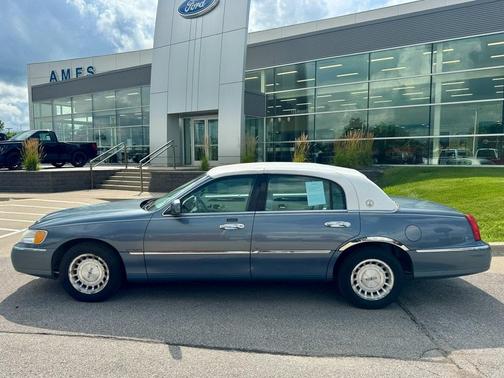 1999 Lincoln Town Car Executive