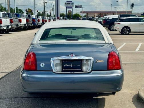 1999 Lincoln Town Car Executive