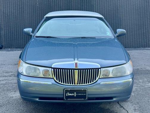 1999 Lincoln Town Car Executive