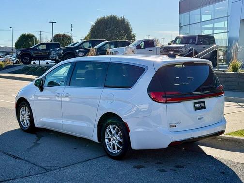 2023 Chrysler Pacifica Touring-L
