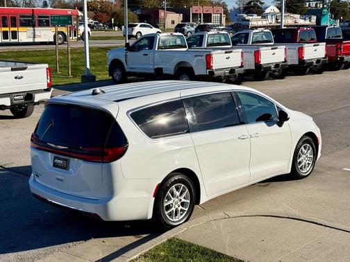 2023 Chrysler Pacifica Touring-L