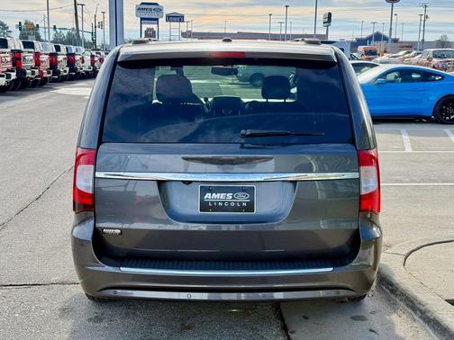 2014 Chrysler Town & Country Touring-L