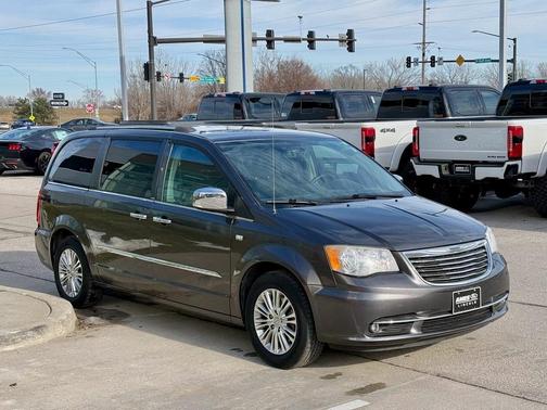 2014 Chrysler Town & Country Touring-L