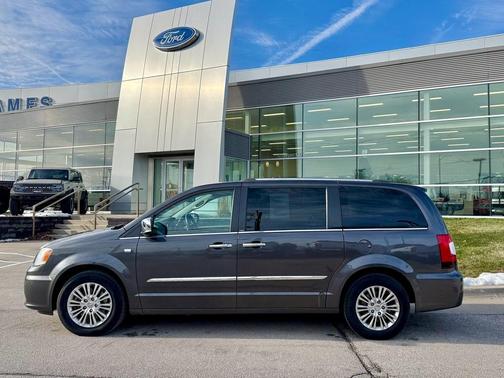 2014 Chrysler Town & Country Touring-L