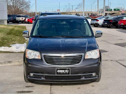 2014 Chrysler Town & Country Touring-L