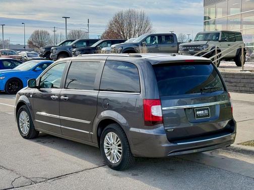 2014 Chrysler Town & Country Touring-L