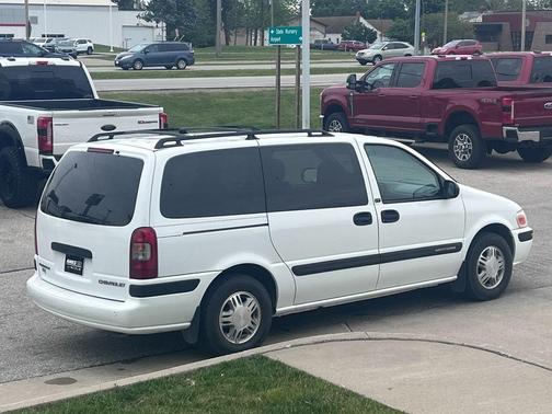 Bright White 2001 Chevrolet Venture Plus