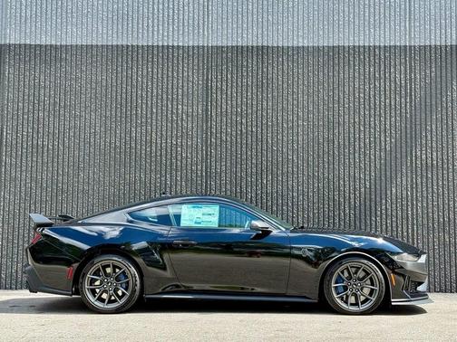 2025 Ford Mustang Dark Horse