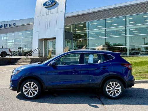 2022 Nissan Rogue Sport SV