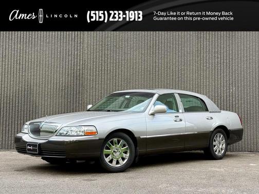 2005 Lincoln Town Car Signature Limited