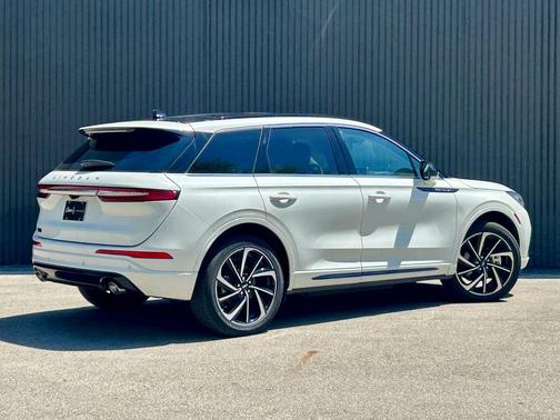 Pristine White 2025 Lincoln Corsair Grand Touring