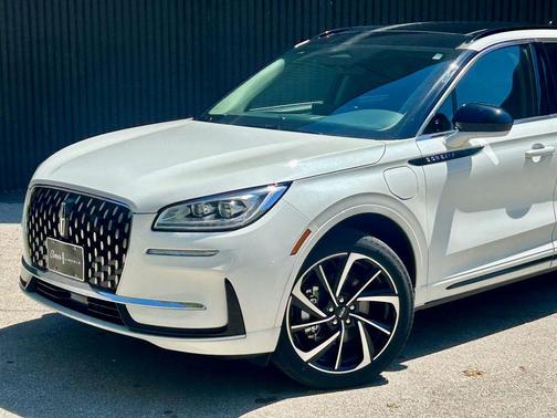 Pristine White 2025 Lincoln Corsair Grand Touring