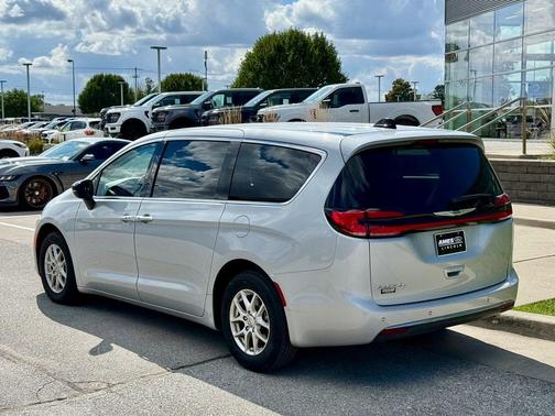2024 Chrysler Pacifica Touring-L