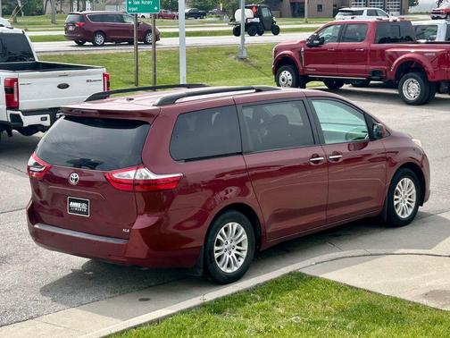Salsa Red Pearl 2017 Toyota Sienna XLE Premium