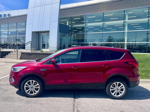 Ruby Red Metallic 2019 Ford Escape SE