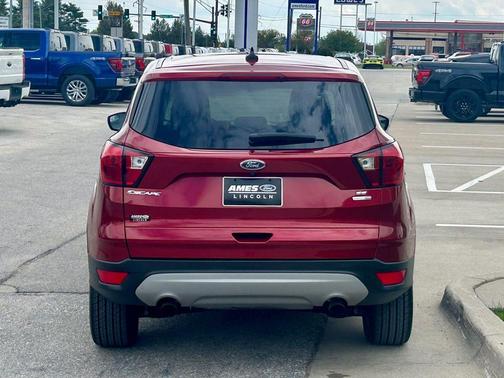 Ruby Red Metallic 2019 Ford Escape SE