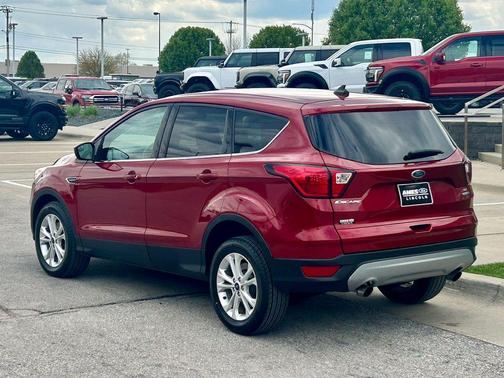 Ruby Red Metallic 2019 Ford Escape SE