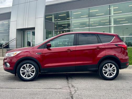 Ruby Red Metallic 2019 Ford Escape SE