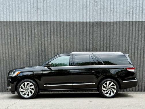 2022 Lincoln Navigator L Reserve