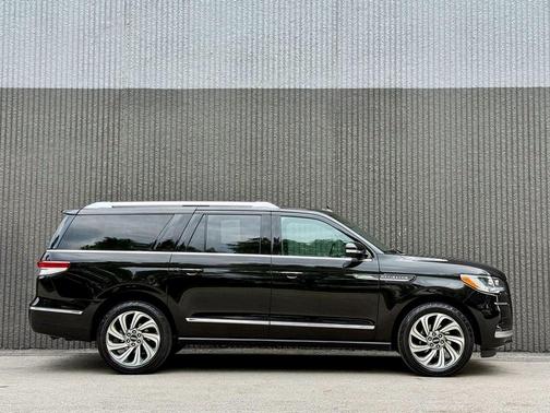 2022 Lincoln Navigator L Reserve