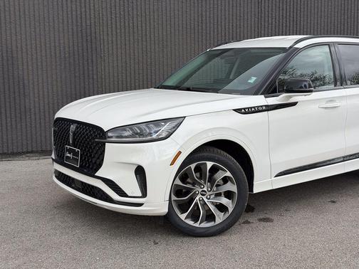 Pristine White 2026 Lincoln Aviator Premiere