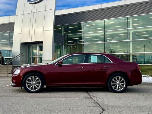 2017 Chrysler 300 Limited