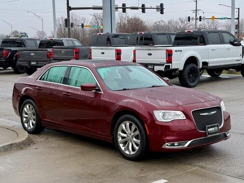 2017 Chrysler 300 Limited