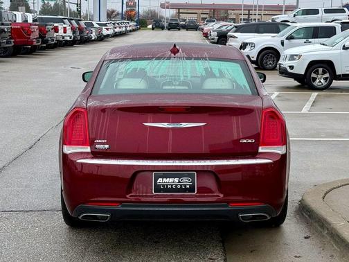 2017 Chrysler 300 Limited