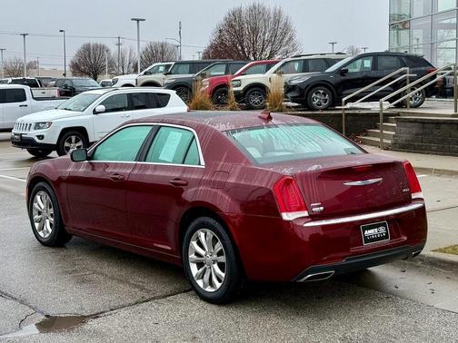 2017 Chrysler 300 Limited