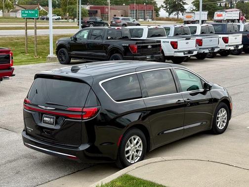 2024 Chrysler Pacifica Touring-L
