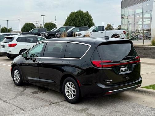 2024 Chrysler Pacifica Touring-L
