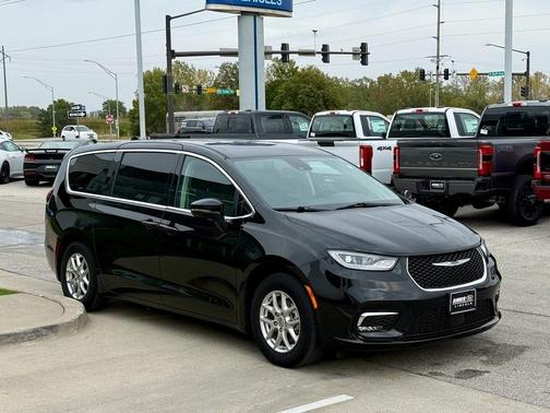 2024 Chrysler Pacifica Touring-L