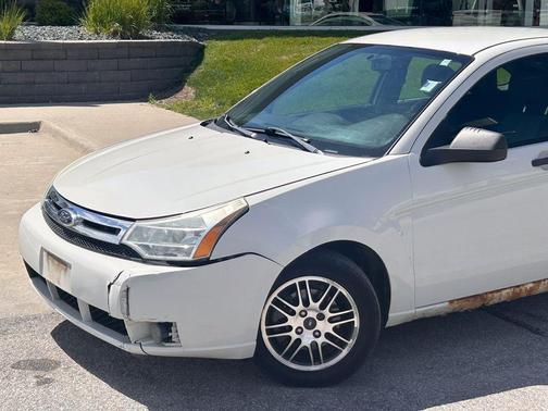 White Suede 2011 Ford Focus SE