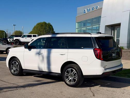 Oxford White 2025 Ford Expedition Active