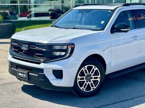 Oxford White 2025 Ford Expedition Active