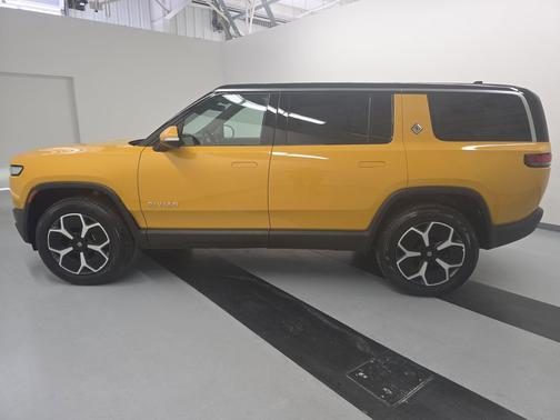 2023 Rivian R1S Adventure