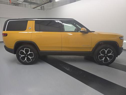 2023 Rivian R1S Adventure