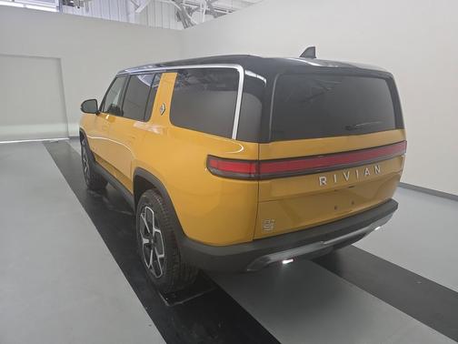 2023 Rivian R1S Adventure