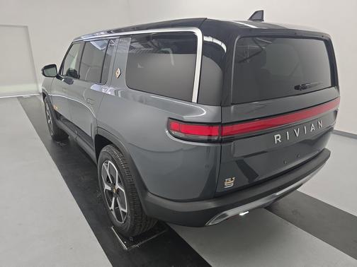 El Cap Granite 2024 Rivian R1S Adventure Quad Motor Large Pack
