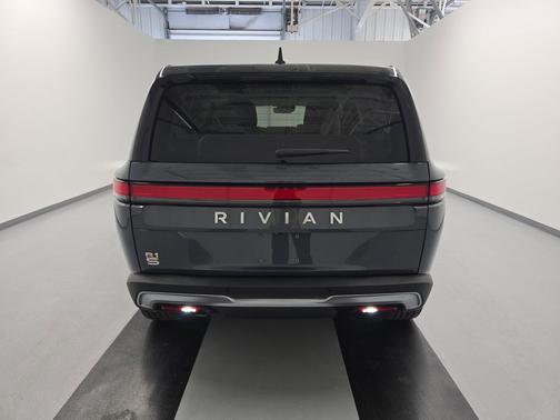 El Cap Granite 2024 Rivian R1S Adventure Quad Motor Large Pack
