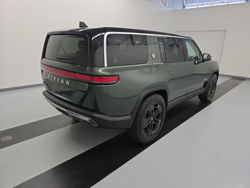 2024 Rivian R1S Adventure Package