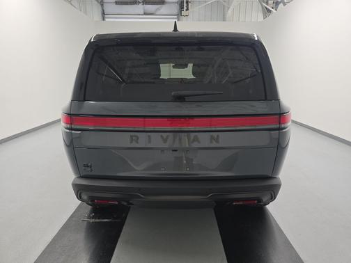 El Cap Granite paint 2025 Rivian R1S Adventure trim