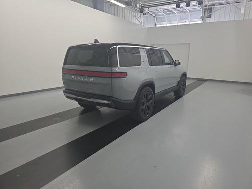 2023 Rivian R1S Adventure