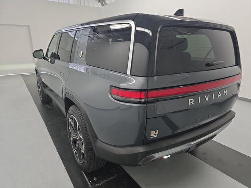 El Cap Granite 2024 Rivian R1S Adventure Quad Motor Large Pack