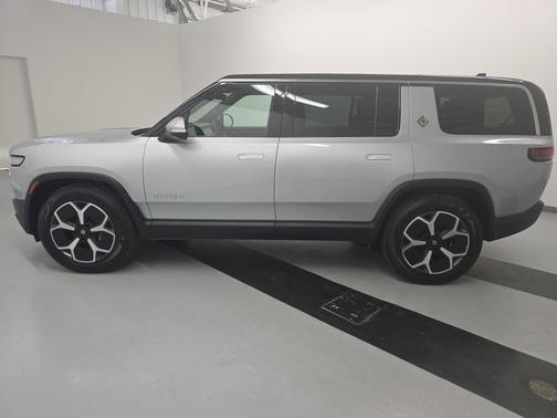 LA Silver 2024 Rivian R1S Adventure Package