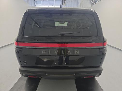 Midnight paint 2025 Rivian R1S Adventure trim