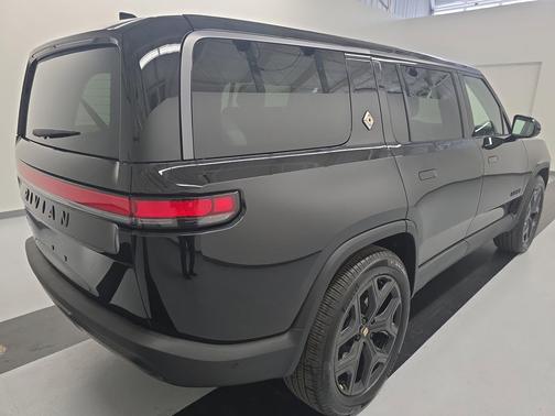 Midnight paint 2025 Rivian R1S Adventure trim